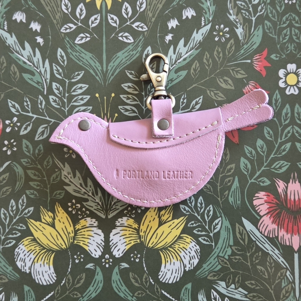 Portland Leather Mockingbird Pouch Bag Charm Keychain in Calla Lily - Picture 2 of 4